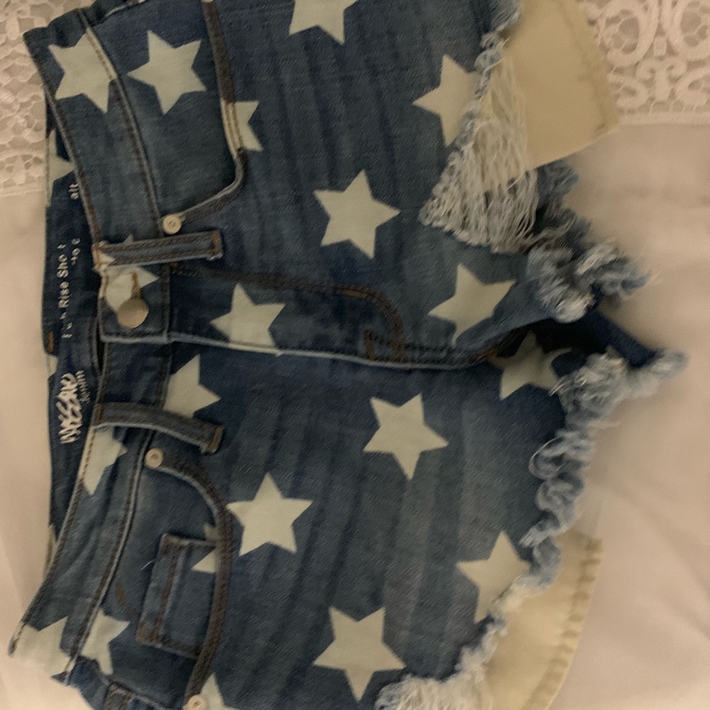 -Distressed-Ripped-Shorts-cut-off-Low-rise-shorts. - Picture 5 of 7